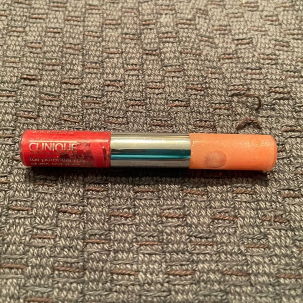 Clinique Full Potential Plump & Shine Cherry Bomb (09) & Play-Full Plump (08)